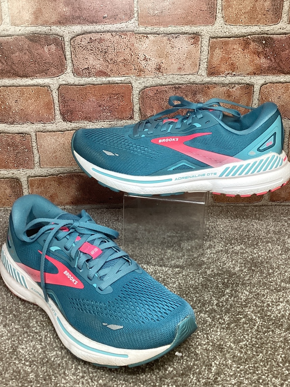 Brooks Adrenaline GTS 23 women’s running shoes sneakers size 8.5